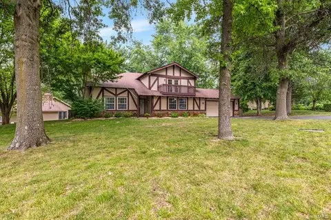 1525 Heritage Lndg, St Peters, MO 63303