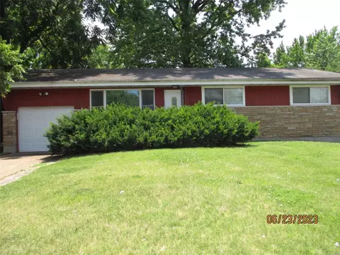 2318 Gardner Dr, Saint Louis, MO 63136