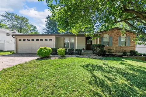 1467 Premio Dr, Fenton, MO 63026