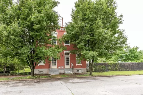 1902 Dodier St, Saint Louis, MO 63107