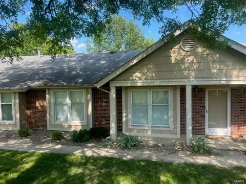 6528 Dolphin Cir E, Florissant, MO 63033