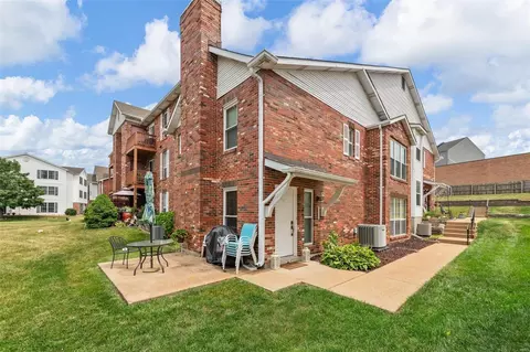 2554 Coppergate Square Dr, Saint Louis, MO 63129