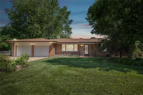 24 Rolling Hills Dr, Black Jack, MO 63033