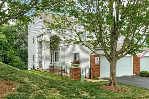 1677 Ridgeview Circle Dr, Ballwin, MO 63021