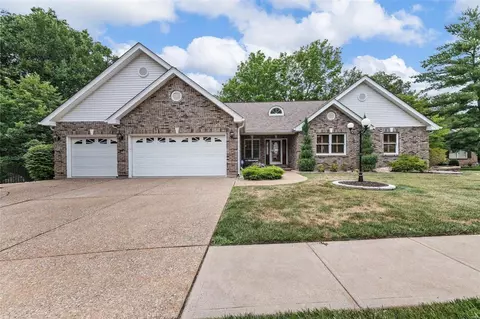 3131 Lakeview Park Cir, Saint Louis, MO 63129