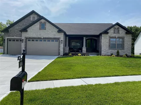 43 Marine Ln, Maryland Heights, MO 63043