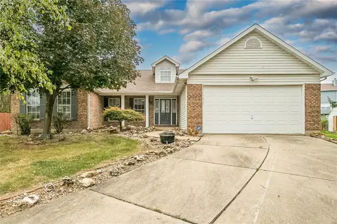 8205 Bristol Valley Dr, Saint Peters, MO 63376