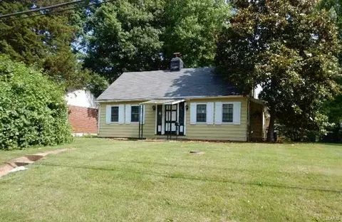 2363 Gardner Dr, Saint Louis, MO 63136
