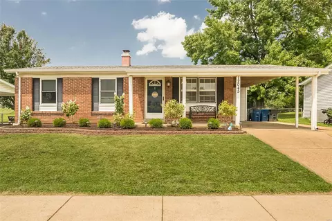 12045 Renaissance Dr, Maryland Heights, MO 63043
