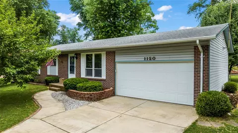 1120 Fordyce Ln, Saint Charles, MO 63303