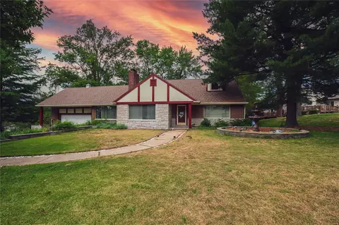 3114 Autumn Trace Dr, Maryland Heights, MO 63043