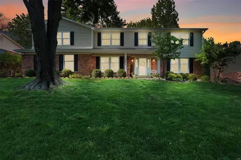 12378 Woodline Dr, Saint Louis, MO 63141