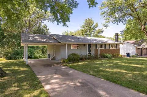 722 Ivygate Dr, Saint Louis, MO 63129