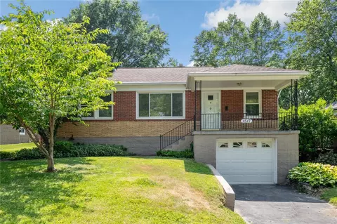 1517 Blue Bell Ln, Saint Louis, MO 63119