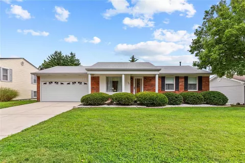 358 Pralle Ct, Saint Charles, MO 63303