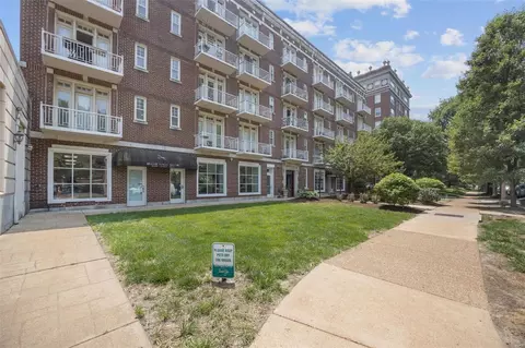 5316 Pershing Ave #502, Saint Louis, MO 63112