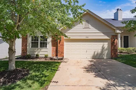 7242 Tournament Dr, Saint Louis, MO 63129