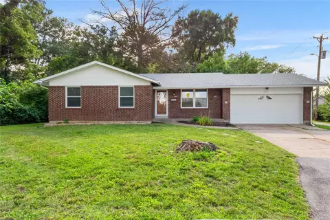 10007 Royal Dr, Saint Louis, MO 63136