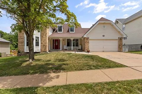 1563 Oakglen Dr, Fenton, MO 63026