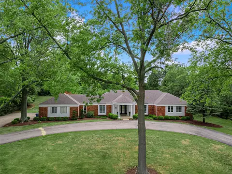 41 Meadowbrook Country Club Est, Ballwin, MO 63011