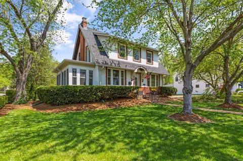 701 W Lockwood Ave, Glendale, MO 63122