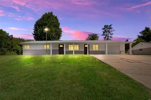 4006 West Dr, Saint Peters, MO 63376