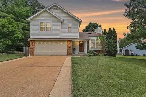 1420 Morning Sun Dr, Ballwin, MO 63021