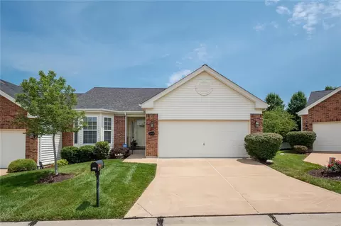4909 Montford Dr, Saint Louis, MO 63128