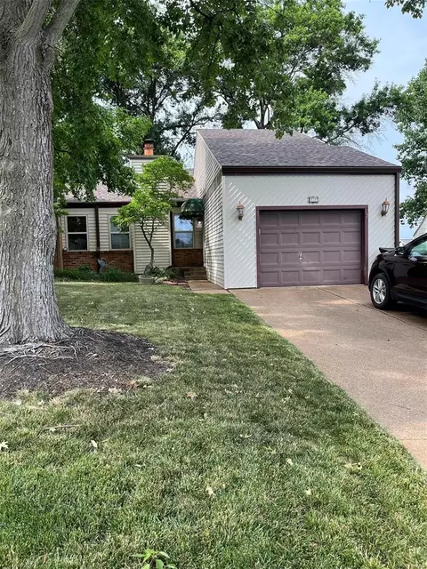 88 Lost Dutchman Dr #B, Saint Peters, MO 63376