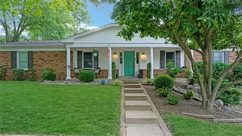 510 Hickory Ridge Ct, Saint Louis, MO 63131