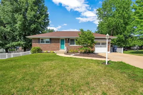 8801 Anchorage Ln, Saint Louis, MO 63126