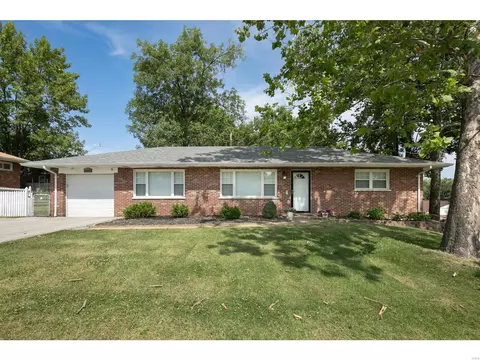 10048 Baptist Church Rd, Saint Louis, MO 63123