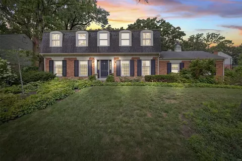 8919 Burntoak Dr, Saint Louis, MO 63123
