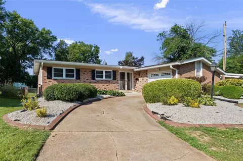 1260 Cheyenne Dr, Florissant, MO 63033
