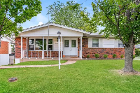 10156 Baptist Church Rd, Saint Louis, MO 63123
