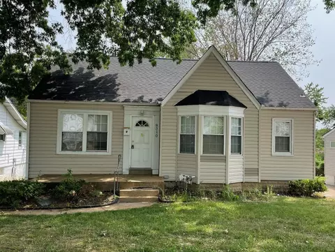 8310 Flora Ave, Saint Louis, MO 63114