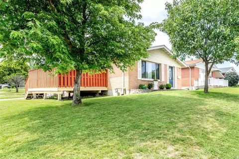 8141 Violaview Dr, Saint Louis, MO 63125