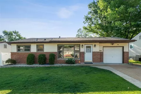 90 Lynn Meadows Ln, Florissant, MO 63033