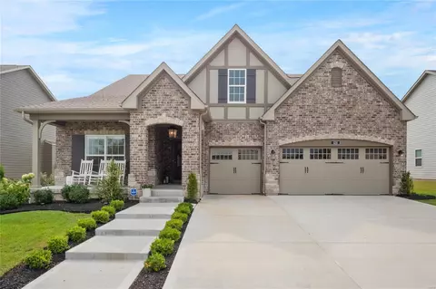 1211 Fienup Lake Dr, Chesterfield, MO 63005