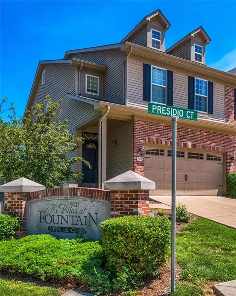8015 Presidio Ct, University City, MO 63130