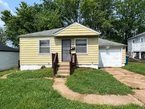 7463 Sharon Dr, Saint Louis, MO 63136