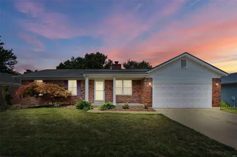 7407 Bear Paw Dr, Saint Louis, MO 63129