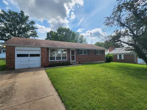 14 Graeler Dr, Saint Louis, MO 63146