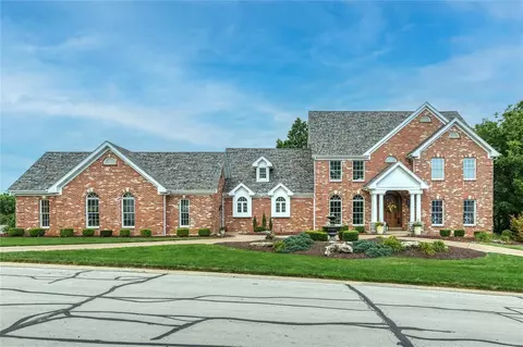 972 Whitmoor Dr, Weldon Spring, MO 63304