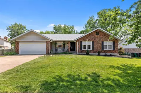 7820 Cardinal Ridge Ct, Saint Louis, MO 63119