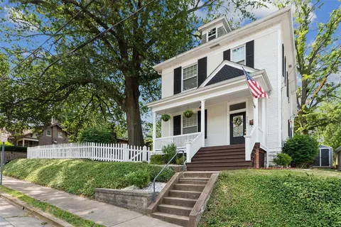 321 Monroe St, Saint Charles, MO 63301