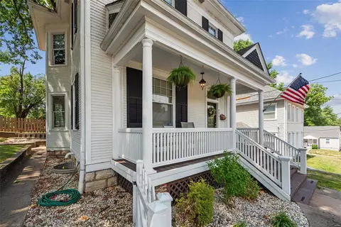321 Monroe St, Saint Charles, MO 63301 photo 2
