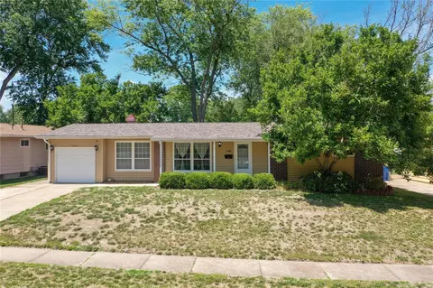 2145 Crane Dr, Florissant, MO 63031