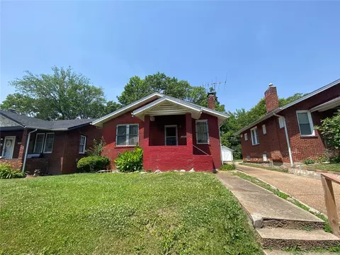 1085 Pennsylvania Ave, Saint Louis, MO 63130