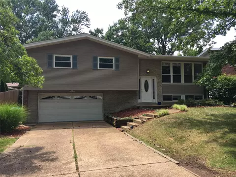 9837 Briardale Ct, Saint Louis, MO 63126